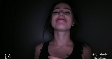 Gloryholeswallow model sexy galerien