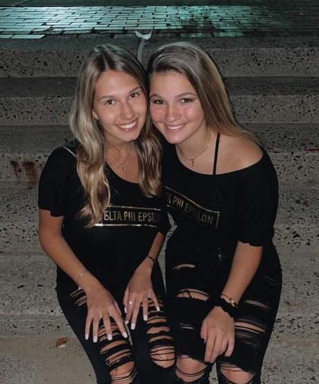 Sierra Bate kunst erotische archiv