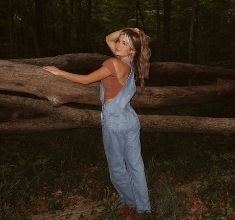 Indy Belle hübsche heiße fotos