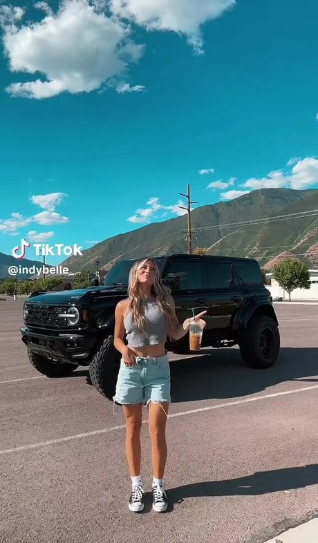 Indy Belle model xxx fotos