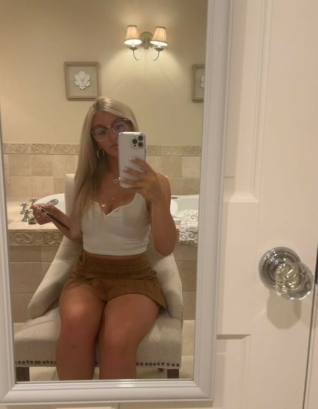 Lyndalessandro model nackten bilder