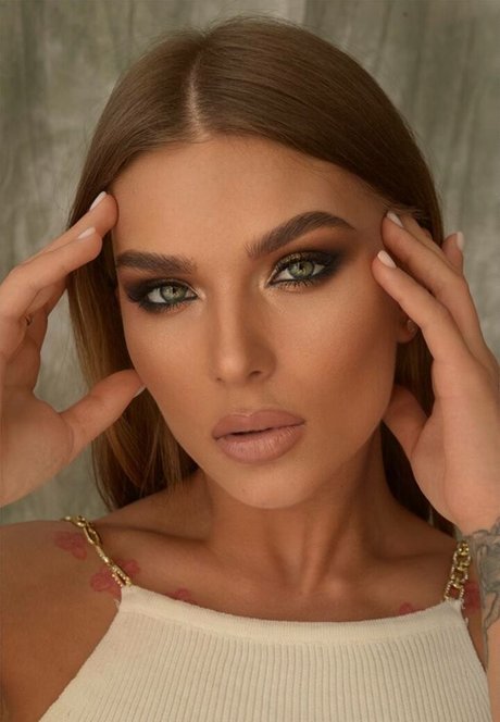 Julia Wind freie bild