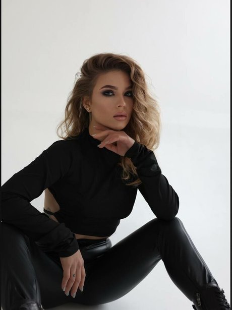 Julia Wind schauspielerin top bild