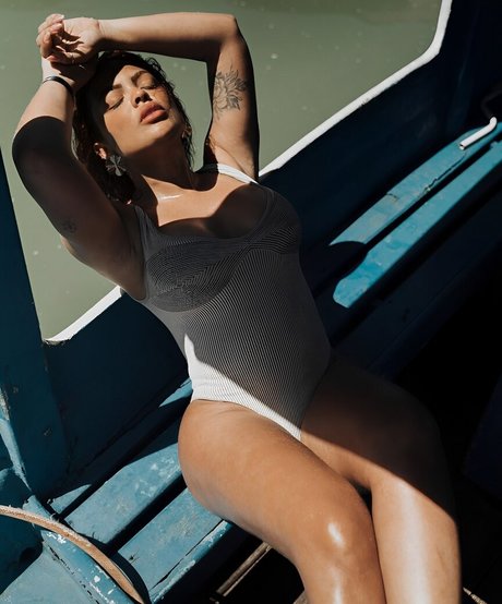 Paula Freitas erotische heiße bild