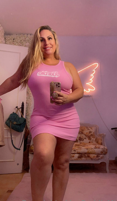 baddiemi model hübsche fotos