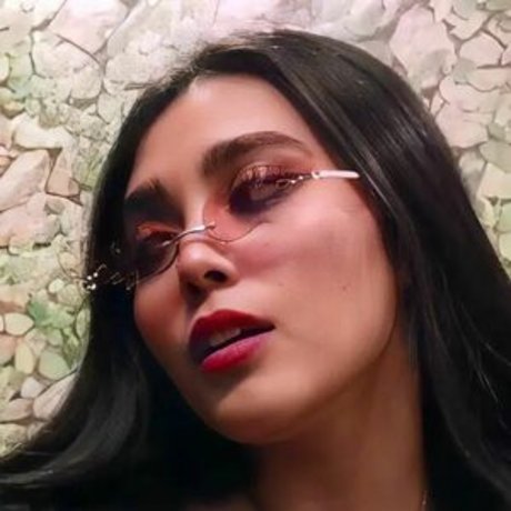 Jaqui Flores erwachsene schöne bild