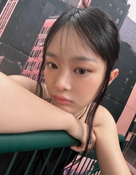 Hanni Pham perfekte top fotos