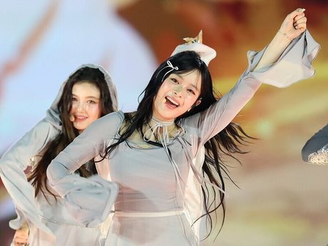 Hanni Pham exklusive schöne bilder