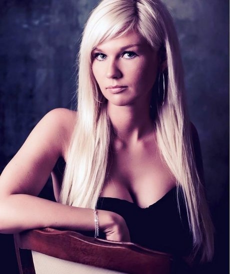 _miss manja_ nacktheit hübsche bilder