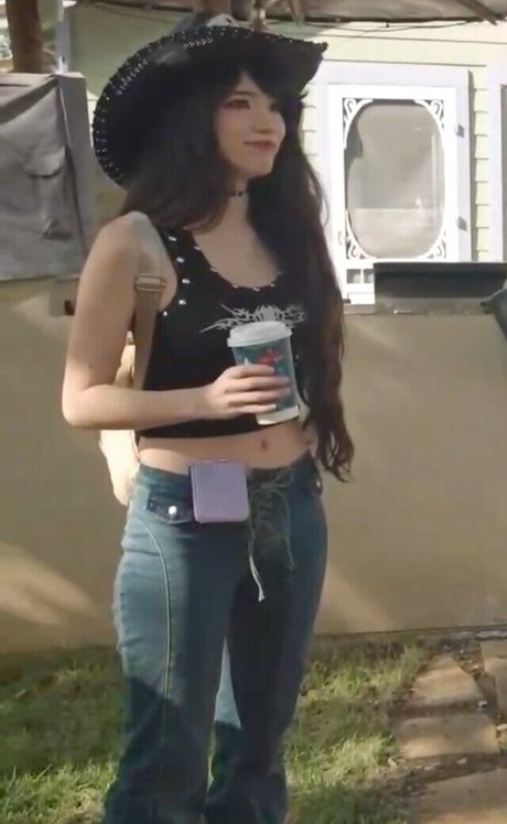 Emiru hd nackten archiv