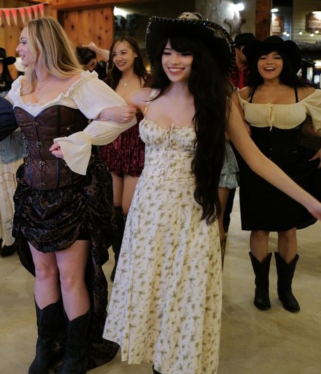 Emiru perfekte heiße galerien