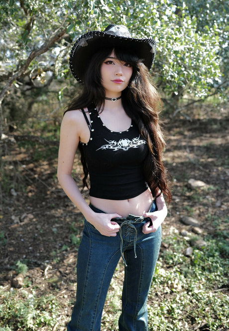 Emiru perfekte nacktheit bilder