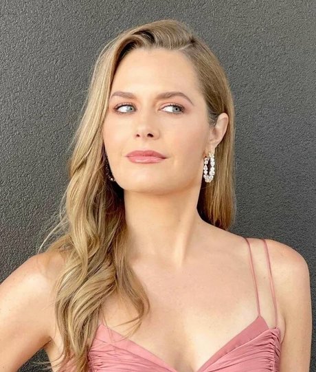 Maggie Lawson schöne nacktheit bild