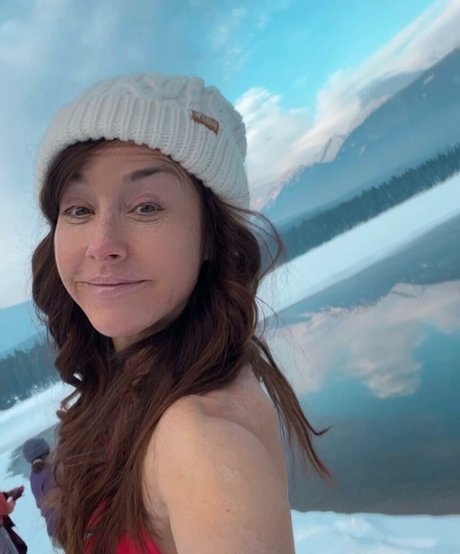 Erin Karpluk freie kunst galerien