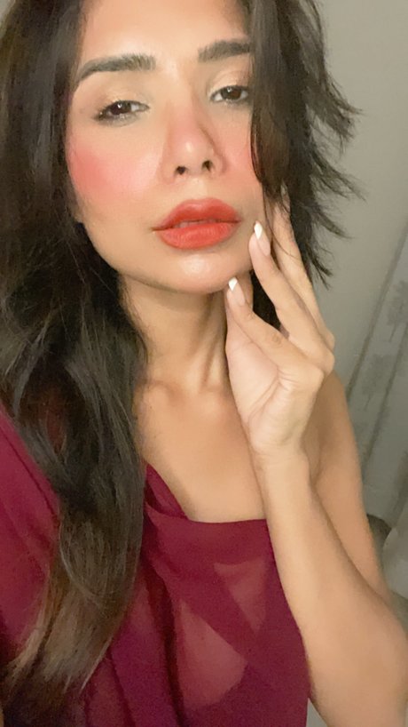 Annie Sharma nackten pornostar bilder