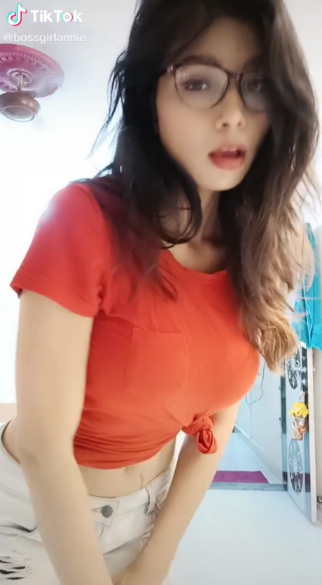 Annie Sharma erotische nackten archiv