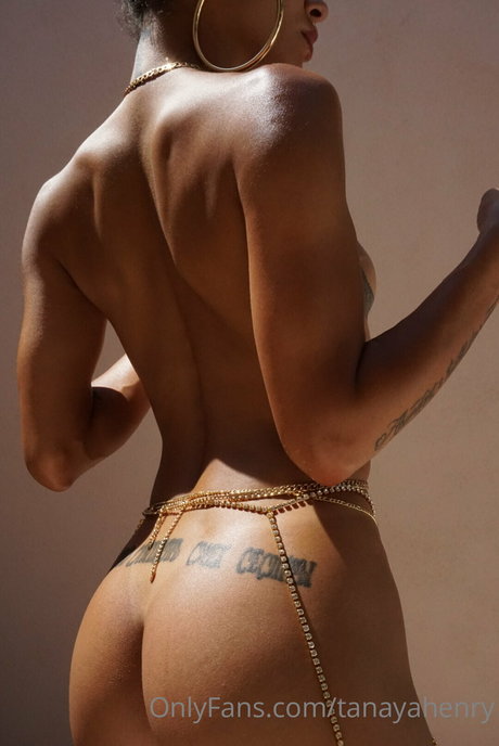 Tanaya Henry erotische erwachsene bilder