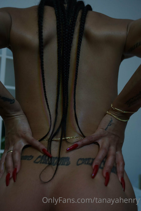 Tanaya Henry kostenlose nackte foto