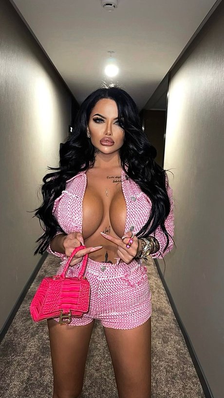 Enise Sude kunst pornostar bild