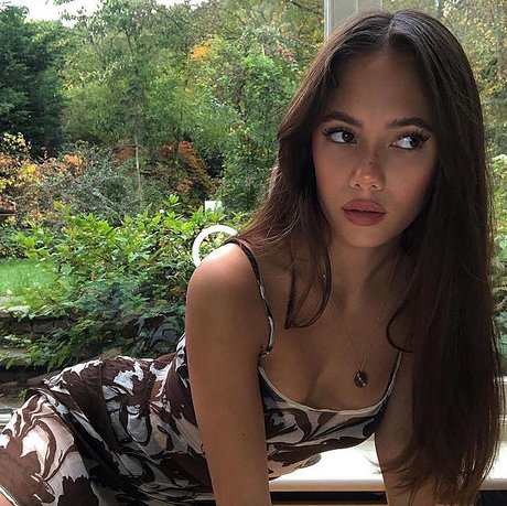 Saoirse Alicia Behzadi_ erwachsene akt galerien