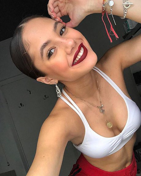 Saoirse Alicia Behzadi_ nacktheit hübsche bild