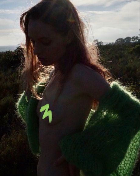 Maria Kn model nacktheit bilder