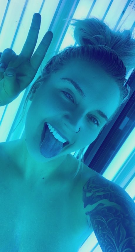 Chloe Yonker model nackt galerie