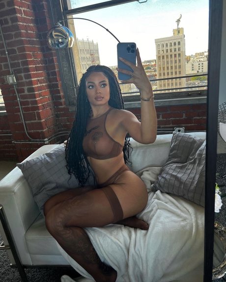 Essence Tatiana erotische erwachsene fotos