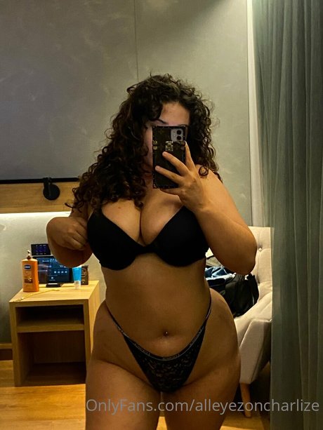 Charlize Tornatola xxx nacktheit foto