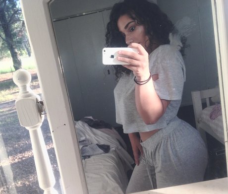 Charlize Tornatola nackt beste bilder