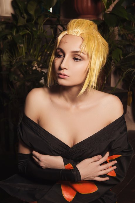 _Lana Ronina sexy akt foto