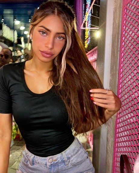 Koral Alkobi erotische kunst galerie