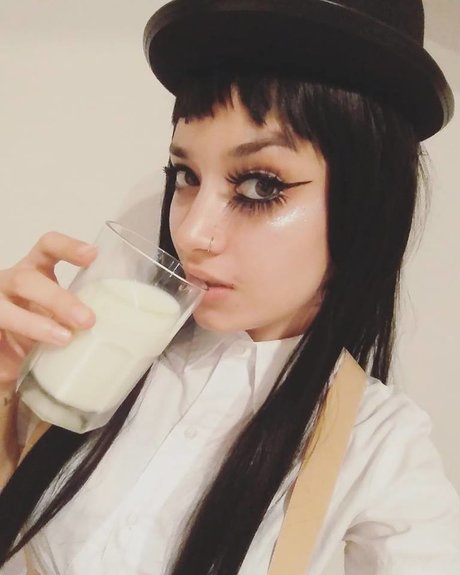 Niniah Wolfy nacktheit hübsche bild