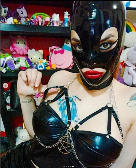 Niniah Wolfy hd erotische archiv