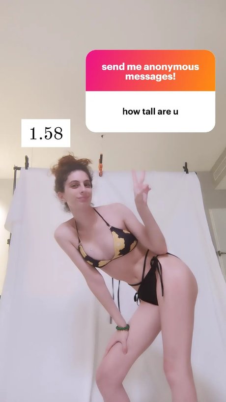 Maya Gold erotische heiße bilder