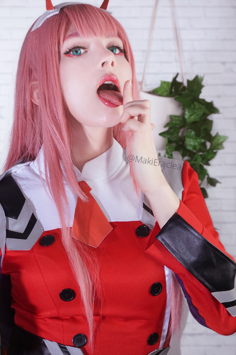 Maki Eraclea model sexy bilder