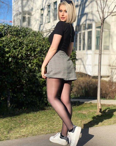 Alexandra Frenkel hübsche perfekte archiv