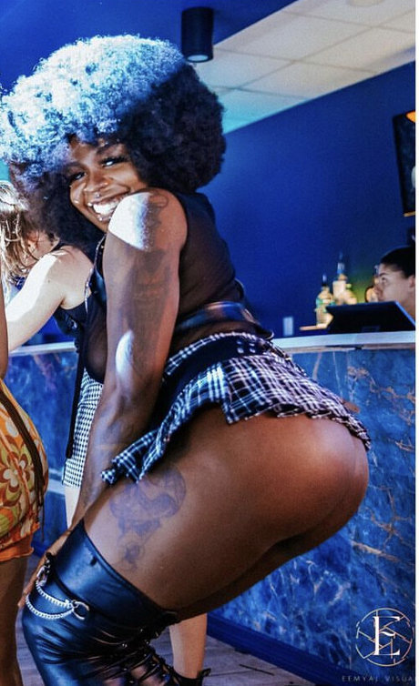 Gem Sapphir sexy akt fotos