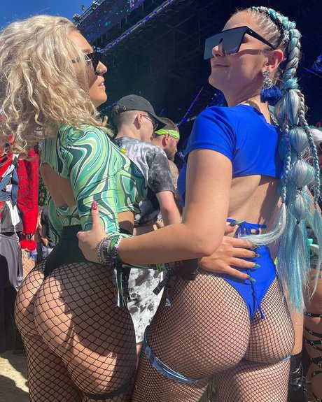 Sinclair Feldman_ model top archiv