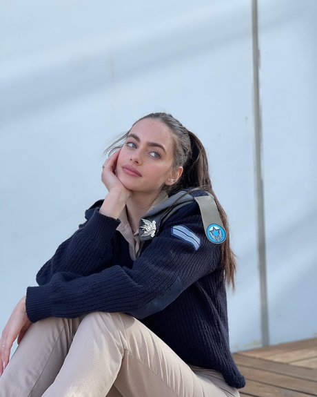 Yael Shelbia model exklusive foto