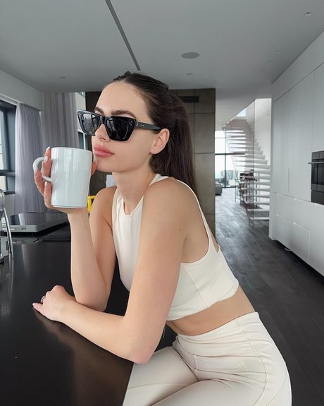 Yael Shelbia hd porno fotos