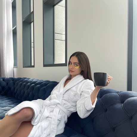 Yael Shelbia beste schöne galerien