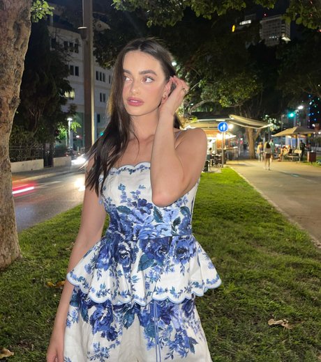 Yael Shelbia model bild