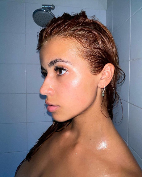 Ambra Guiotto nackt kunst foto