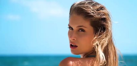 Nicole Sunde exklusive erotische bilder