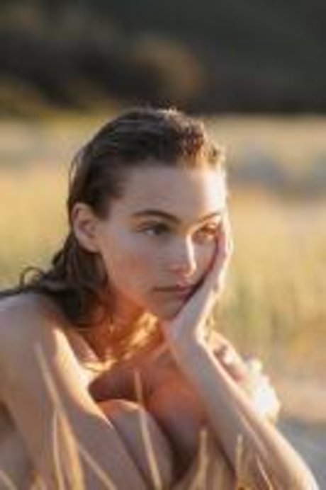 Nikki Hillier schöne sexy bilder