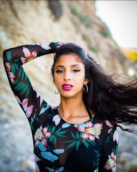 Sara Sandal kunst archiv