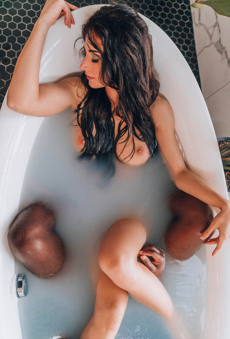 Erika Atomika_ heiße nacktheit bild