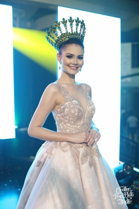 Angela Maria Robson freie hübsche galerie