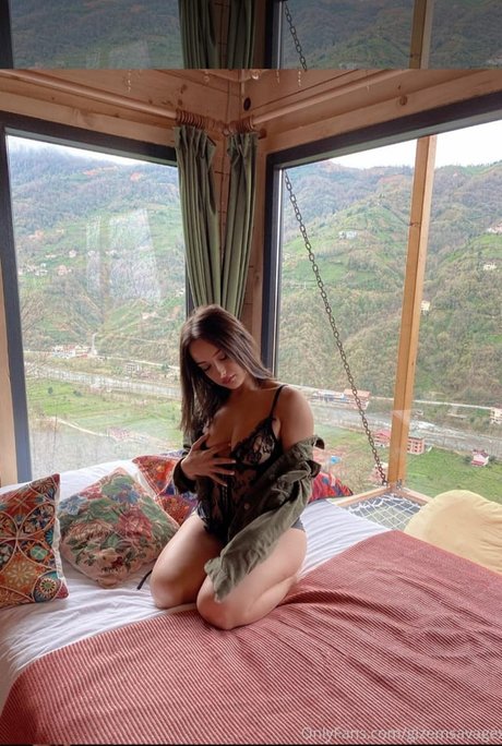 Gizem Bagdacicek kunst sexy archiv